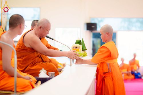 ภาพ No.216892:วันเสาร์ที่ 5 เมษายน พ.ศ. 2568 พิธีตัดปอยผม พิธีขอขมาผู้ปกครอง พิธีมอบบาตรและผ้าไตร พิธีบรรพชา ณ ศูนย์ปฏิบัติธรรมและศูนย์อบรมเยาวชนพระนครศรีอยุธยา ต.พุทเลา อ.บางปะหัน จ.พระนครศรีอยุธยา