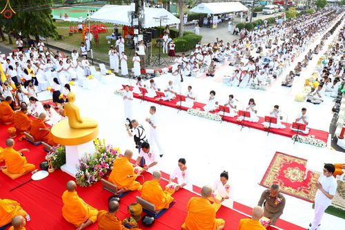 ภาพ No.235169:วันอาทิตย์ที่ 27 กรกฎาคม พ.ศ. 2568 พิธีตักบาตรพระ1,000 รูป ทำบุญเมืองพัทลุง ประธานสงฆ์ พระปริยัติวชิโรดม  เจ้าคณะจังหวัดพัทลุง ประธานฆราวาส นายรัฐศาสตร์ ชิดชู  ผู้ว่าราชการจังหวัดพัทลุง