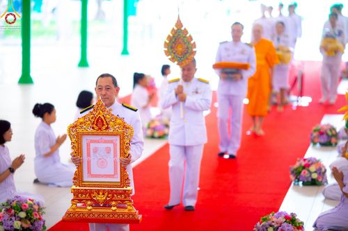 ภาพ No.214789:พิธีต้อนรับสัญญาบัตร พัดยศ พระราชวิเทศวชิรเวที (บัณฑิต วรปญฺโญ) เจ้าอาวาสวัดพระธรรมกายสกอตแลนด์ สหราชอาณาจักร ผู้ช่วยเจ้าอาวาสวัดพระธรรมกาย ณ อุโบสถพระไตรปิฏก วัดพระธรรมกาย