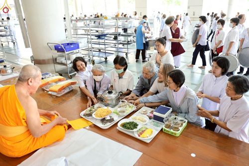 ภาพ No.231916:วันที่ 5 กรกฎาคม พ.ศ. 2568 พิธีถวายภัตตาหารเมนูสวรรค์ เพื่อการบรรลุธรรม ณ หอฉันคุณยายอาจารย์ฯ วัดพระธรรมกาย