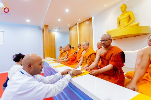 ภาพ No.233301:วันอาทิตย์ที่ 6 กรกฎาคม พ.ศ. 2568 พิธีถวายมหาสังฆทานแด่คณะสงฆ์ทั่วโลกและพิธีตักบาตรเนื่องในวันเข้าพรรษา  ณ วัดพุทธเคปทาวน์ ประเทศแอฟริกาใต้