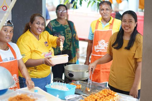 ภาพ No.61087:สามเณรออกบิณฑบาต และกิจกรรมอบรมสามเณร ในโครงการบรรพชาสามเณรฟื้นฟู พระพุทธศาสนาทั่วไทย ณ ศูนย์อบรมที่พักสงฆ์บ้านร่มเย็น จ.นราธิวาส วันที่ 2-15 เมษายน พ.ศ. 2567