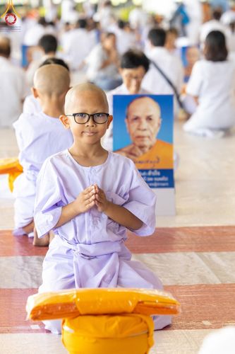 ภาพ No.133924:พิธีขอขมามอบผ้าไตร โครงการบรรพชาสามเณร ศูนย์อบรมวัดพระธรรมกาย ณ วัดพระธรรมกาย วันเสาร์ที่ 6 เมษายน พ.ศ. 2567