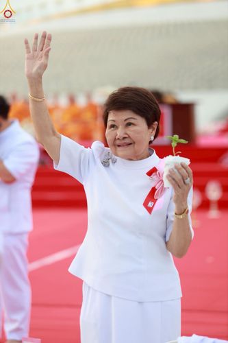 ภาพ No.252910:วันที่ 10 ตุลาคม พ.ศ. 2568 พิธีปลูกต้นทรัพย์บานชื่น ณ ลานธรรม วัดพระธรรมกาย