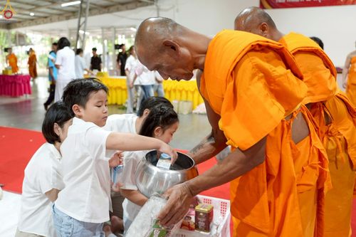 ภาพ No.228158:วันอาทิตย์ที่ 8 มิถุนายน พ.ศ. 2568 พิธีตักบาตรพระ 500 รูป ปีที่ 10 ณ ธุดงคสถานล้านนา อำเภอสันทราย จังหวัดเชียงใหม่