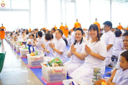 ภาพ No.243495:วันที่ 7 กันยายน พ.ศ. 2568 พิธีตักบาตร ข้าวสารอาหารแห้ง ในวันครูผู้ค้นพบวิชชาธรรมกาย ณ บ้านแก้วเรือนทองคุณยายฯ สภาธรรมกายสากล วัดพระธรรมกาย