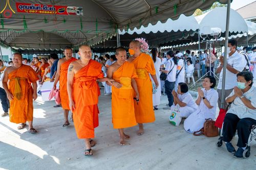ภาพ No.107323:พิธีเจริญพระพุทธมนต์ ปฏิบัติธรรม มอบทุนการศึกษา ถวายสังฆทาน 140 วัด ณ ศุนย์ปฏิบัติธรรมพระมงคลเทพมุนี อ.สองพี่น้อง จ.สุพรรณบุรี วันเสาร์ที่ 6 มกราคม พ.ศ. 2567