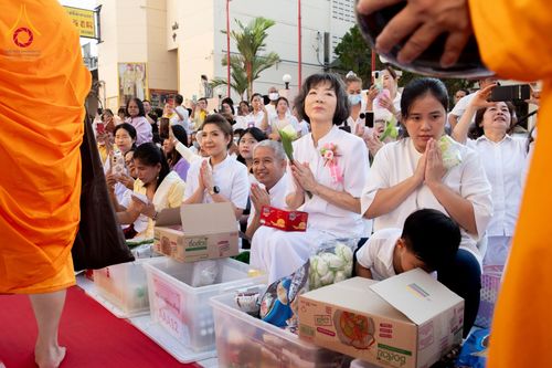 ภาพ No.147883:มหาสังฆทานครั้งยิ่งใหญ่ ตักบาตรพระ 10,000 รูป คณะสงฆ์ 4 ประเทศ 14 จังหวัดภาคใต้ วันอาทิตย์ที่ 11 สิงหาคม พ.ศ. 2567 ณ นิพัทธ์อุทิศ 3 ใจกลางนครหาดใหญ่ จ.สงขลา