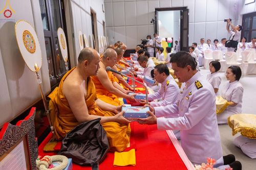 ภาพ No.123256:พิธีพระราชทานสัญญาบัตร พัดยศ และผ้าไตร แด่พระสงฆ์ในเขตปกครองคณะสงฆ์หนกลาง ณ วัดพระศรีมหาธาตุ เขตบางเขน กรุงเทพมหานคร และพิธีมุทิตาสักการะพระสังฆาธิการ ผู้ได้รับเลื่อนและตั้งสมณศักดิ์ ตามพระบรมราชโองการ ณ วัดพระธรรมกาย ในวันที่ 4 กุมภาพันธ์ พ.ศ. 2567