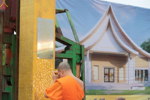 ภาพ No.84393:พิธีทอดผ้าป่า พิธีอัญเชิญปฐมรัตนปฐวี และพิธีตอกเสาเข็มต้นสุดท้าย เพื่อสถาปนาอาคาร 80 ปี หลวงพ่อธัมมชโย ณ ศูนย์ปฏิบัติธรรมวิหารแดง ตำบลเจริญธรรม อำเภอวิหารแดง จ.สระบุรี  วันที่ 23 กรกฎาคม พ.ศ. 2566