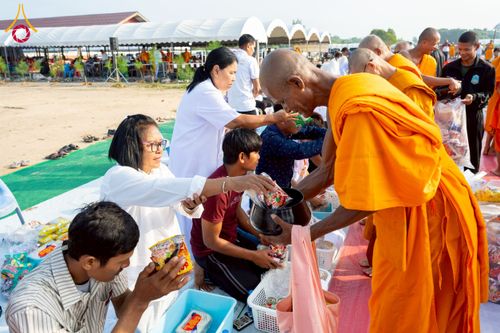 ภาพ No.230172:วันเสาร์ที่ 28 มิถุนายน พ.ศ. 2568 พิธีถวายสังฆทาน 323 วัด 4 จังหวัดชายแดนใต้ ปีที่ 21 ครั้งที่ 178 พิธีมอบกองทุนหนุนแรงใจช่วยครูใต้ ปีที่ 18 ครั้งที่ 142 ณ ศูนย์อบรมเยาวชนจังหวัดปัตตานี