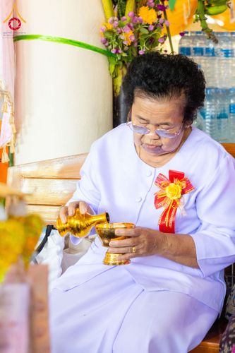 ภาพ No.171723:พิธีทอดกฐิน ณ วัดมหาโพธิ์ จ.ลพบุรี ในโครงการกฐินสามัคคีทั่วไทย 30,000 วัด บูชาธรรม 80 ปี หลวงพ่อธัมมชโย โดยคณะศิษยานุศิษย์วัดพระธรรมกาย วันที่ 27 ตุลาคม พ.ศ. 2567