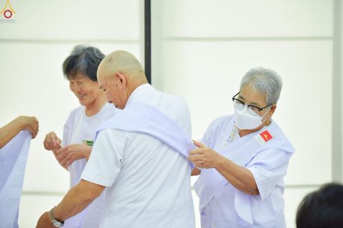 ภาพ No.250077:วันที่ 26-28 กันยายน พ.ศ. 2568 โครงการอบรมอุบาสกแก้ว อุบาสิกาแก้ว รุ่นที่ 3 ตัวแทนทอดกฐินสามัคคีทั่วไทย 30,000 วัด ณ ศูนย์ปฏิบัติธรรมจันทบุรี จ.จันทบุรี