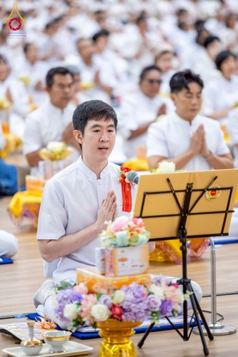 ภาพ No.239585:วันอาทิตย์ที่ 17 สิงหาคม พ.ศ. 2568 พิธีถวายคิลานเภสัช และอุปกรณ์ทางการแพทย์ แด่คณะสงฆ์ เนื่องในวันธรรมชัย ณ ห้องแก้วสารพัดนึก 2 สภาธรรมกายสากล วัดพระธรรมกาย