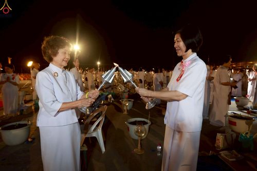 ภาพ No.253651:วันที่ 10 ตุลาคม พ.ศ. 2568 พิธีจุดประทีปบูชาพระผู้ปราบมาร, พิธีจุดประทีปบนพระมหาธรรมกายเจดีย์  20,000 ดวง เนื่องในวันคล้ายวันเกิดครบรอบ 141 ปี พระมงคลเทพมุนี (สด จนฺทสโร)