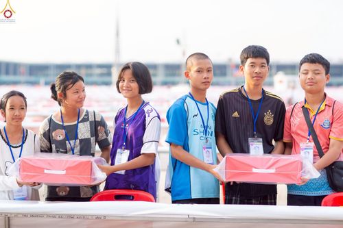 ภาพ No.225073:วันที่ 20 - 27 เมษายน พ.ศ. 2568 "ภาพแห่งความปลื้มที่ไม่มีวันจบ" คณะสงฆ์สามเณร เจ้าหน้าที่ และสาธุชน ร่วมแรงร่วมใจกันเตรียมงานและเก็บงาน เพื่อวันคุ้มครองโลก พิธีถวายมหาสังฆทานคณะสงฆ์ 40,000 กว่าวัดทั่วประเทศ