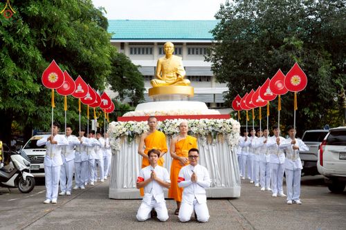 ภาพ No.239775:วันที่ 16-17 สิงหาคม พ.ศ. 2568 การปฏิบัติหน้าที่ของเจ้าหน้าที่ทุกสถานะ เพื่องานพิธีอัญเชิญรูปเหมือนพระมงคลเทพมุนี (สด จันทสโร) และพิธีกดปุ่มอัญเชิญรูปเหมือน พระมงคลเทพมุนี (สด จันทสโร) ณ มหาวิหารแก้วพระมงคลเทพมุนี ศูนย์ปฏิบัติธรรมแก้วเมืองเลย จ.เลย