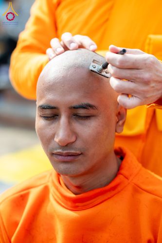 ภาพ No.129728:พิธีตัดปอยผมและแห่นาคธรรมทายาท ในโครงการบรรพชา 1,250 รูป ณ แดนประสูติ สวนลุมพินี ประเทศเนปาล วันที่ 2 มีนาคม พ.ศ. 2567