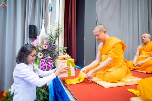 ภาพ No.256058:วันที่ 12 ตุลาคม พ.ศ. 2568 พิธีทอดกฐินวัดพระธรรมกายสวิตเซอร์แลนด์  ณ หอประชุมโรงเรียน Obergoldbach เมือง Bern ประเทศสวิตเซอร์แลนด์