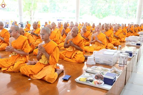ภาพ No.234858:วันศุกร์ที่ 25 กรกฎาคม พ.ศ. 2568 (วันพระ แรม 15 ค่ำ เดือน 8) พิธีบุพเปตพลี ครั้งที่ 167 ร่วมอุทิศบุญแด่หมู่ญาติที่ล่วงลับไปแล้ว และสืบทอดอายุพระพุทธศาสนา ณ หอฉันคุณยายอาจารย์ฯ วัดพระธรรมกาย