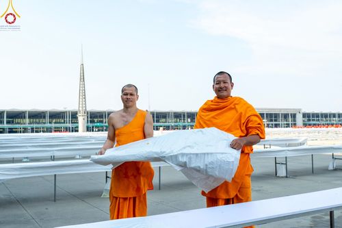 ภาพ No.220792:วันที่ 24-25 เมษายน พ.ศ. 2568 การเก็บงาน ผ้ารับประเคน ผ้าระบาย โต๊ะ เก้าอี้  ภายหลังงานวันคุ้มครองโลก ณ วัดพระธรรมกาย