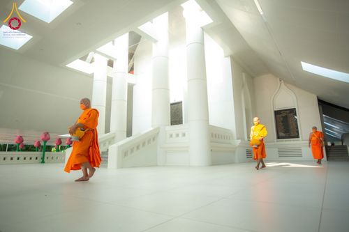 ภาพ No.62130:พิธีอุปสมบทในโครงการอุปสมบทหมู่ บูชาธรรมหลวงพ่อธัมมชโย พ.ศ.2567 ณ อุโบสถ วัดพระธรรมกาย จ.ปทุมธานี วันที่ 13-15 เมษายน พ.ศ. 2567