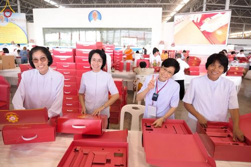 ภาพ No.212042:วันจันทร์ที่ 17 มีนาคม พ.ศ. 2568 บุญบรรจุกล่องไทยธรรม เพื่อถวายแด่พระสังฆาธิการ 40,000 กว่าวัดทั่วไทย ในวันคุ้มครองโลก 22 เมษายน พ.ศ. 2568 ณ บ้านแก้วเรือนทองคุณยายฯ วัดพระธรรมกาย