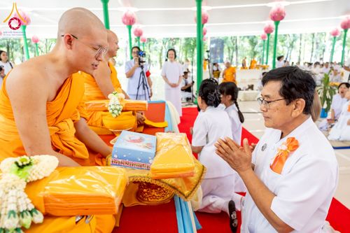 ภาพ No.223757:วันอาทิตย์ที่ 11 พฤษภาคม พ.ศ. 2568 พิธีอุปสมบทสามเณรเปรียญธรรมอุปสมบทอุทิศชีวิต 9 รูป อุบาสก 1 ท่าน ณ อุโบสถพระไตรปิฏกวัดพระธรรมกาย