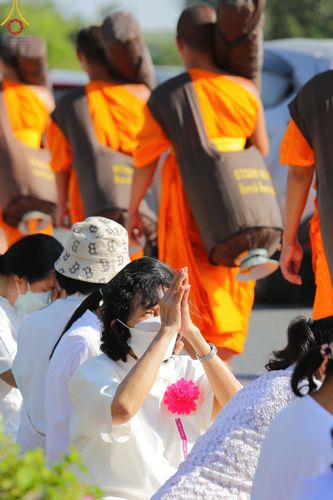 ภาพ No.193275:พิธีต้อนรับพระธรรมยาตรา ณ อนุสรณ์สถาน สถานที่เกิดในเพศสมณะ วัดสองพี่น้อง อำเภอสองพี่น้อง จังหวัดสุพรรณบุรี ในโครงการธรรมยาตรา กตัญญูบูชา มหาปูชนียาจารย์ พระมงคลเทพมุนี(สด จนฺทสโร) พระผู้ปราบมาร อนุสรณ์สถาน 7 แห่ง ปีที่ 13 วันที่ 11 มกราคม พ.ศ. 2568