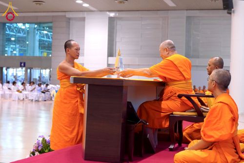 ภาพ No.232169:วันอาทิตย์ที่ 6 กรกฏาคม พ.ศ. 2568 พิธีมอบโล่เกียรติคุณ สวดธัมมจักกัปปวัตตนสูตร และรางวัลโครงการผู้นำแสงสว่างออนไลน์ ณ ห้องแก้วสารพัดนึก1 สภาธรรมกายสากล วัดพระธรรมกาย