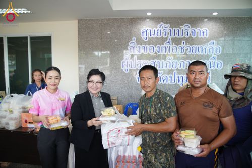 ภาพ No.159413:วัดพระธรรมกาย มูลนิธิธรรมกาย คณะศิษยานุศิษย์ฯ มอบถุงยังชีพ ข้าวสารอาหารแห้ง สมทบศูนย์รับบริจาคช่วยเหลือ ผู้ประสบภัยภาคเหนือ จังหวัดปทุมธานี มอบชุดอาหารปรุงสุกใหม่ ส่งแรงใจแก่เจ้าหน้าที่ผู้ปฏิบัติงาน และจิตอาสา วันที่ 27 กันยายน พ.ศ. 2567