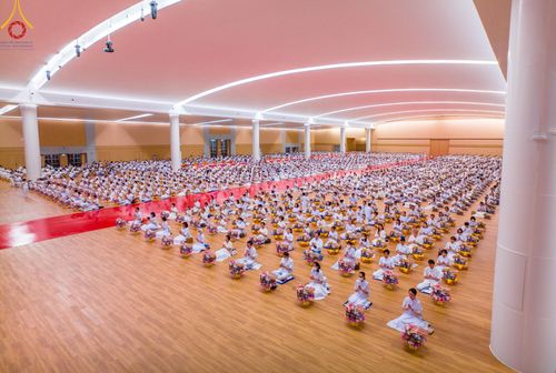 ภาพ No.145253:พิธีถวายผ้าอาบน้ำฝนและประทีปโคมไฟ ณ สภาธรรมกายสากล วัดพระธรรมกาย วันเสาร์ที่ 20 กรกฎาคม พ.ศ. 2567