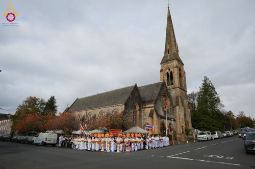 ภาพ No.172186:พิธีทอดกฐิน วัดพระธรรมกายสก็อตแลนด์ บูชาธรรม 80 ปี หลวงพ่อธัมมชโย โดยคณะศิษยานุศิษย์วัดพระธรรมกาย วันที่ 25 ตุลาคม พ.ศ. 2567