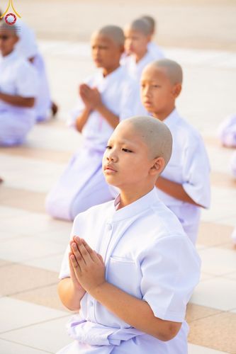 ภาพ No.214968:วันเสาร์ที่ 5 เมษายน พ.ศ. 2568 พิธีเวียนประทักษิณรอบพระมหาธรรมกายเจดีย์  พิธีวันทาเจดีย์ พิธีขอขมาและมอบผ้าไตร ในโครงการบรรพชาสามเณรฟื้นฟูพระพุทธศาสนาทั่วไทย , โครงการหน่อแก้วเปรียญธรรม รุ่นที่ 13 ,  โครงการสามเณรยุวธรรมทายาท รุ่นที่ 33 , โครงการสามเณรมั