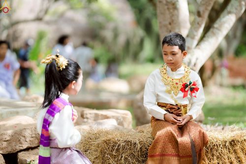 ภาพ No.234231:พิธีมุทิตาสักการะ "พระสิริรัตนเมธี" เจ้าคณะจังหวัดเลย ,พิธีถวายไทยธรรม ๙ วัด และพิธีทอดผ้าป่าเพื่อสร้างทุกสิ่ง  ในวาระทำบุญครบรอบ ๑๐ ปี ณ ศูนย์ปฏิบัติธรรมแก้วภูเรือ อ.ภูเรือ จ.เลย