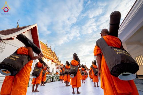 ภาพ No.197077:พระธรรมยาตราปฏิบัติธรรม และถ่ายภาพหมู่ประวัติศาสตร์ ณ วัดโบสถ์(บน) ตำบลบางคูเวียง อำเภอบางกรวย จังหวัดนนทบุรี ในโครงการธรรมยาตรา กตัญญูบูชา มหาปูชนียาจารย์ พระมงคลเทพมุนี(สด จนฺทสโร) พระผู้ปราบมาร อนุสรณ์สถาน 7 แห่ง ปีที่ 13 วันที่ 18 มกราคม พ.ศ. 2568