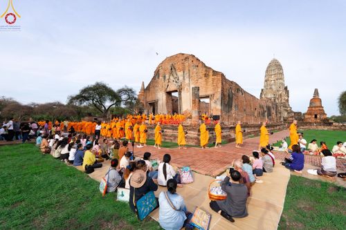 ภาพ No.138543:พิธีตักบาตร วัดราชบูรณะ จ.พระนครศรีอยุธยา วันที่ 25 พฤษภาคม พ.ศ.2567