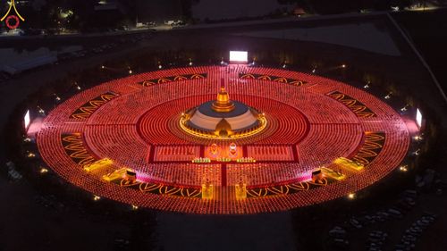 ภาพ No.200624:พิธีจุดประทีปถวายเป็นพุทธบูชา และบูชาธรรมมหาปูชนียาจารย์ ณ อนุสรณ์สถานบางปลา วัดบางปลา อำเภอบางเลน จังหวัดนครปฐม ในโครงการธรรมยาตรา กตัญญูบูชา มหาปูชนียาจารย์ พระมงคลเทพมุนี(สด จนฺทสโร) พระผู้ปราบมาร อนุสรณ์สถาน 7 แห่ง ปีที่ 13 วันที่ 23 มกราคม พ.ศ. 2568