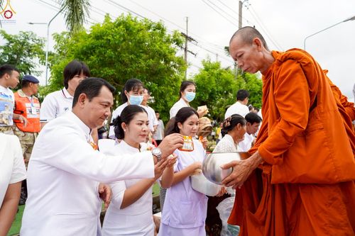 ภาพ No.229868:วันพฤหัสบดีที่ 26 มิถุนายน พ.ศ. 2568 พิธีตักบาตรพระ 1,165 รูป ฉลองก่อตั้งเมืองวานรนิวาส ครบรอบ 164 ปี ณ ถนนวานรนิวาส-อากาศอำนวย อ.วานรนิวาส จ.สกลนคร