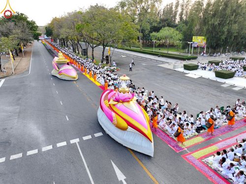 ภาพ No.202028:พิธีต้อนรับพระธรรมยาตรา ณ อนุสรณ์สถานลำดับที่ 7 สถานที่ขยายวิชชาธรรมกาย วัดพระธรรมกาย ต.คลองสาม อ.คลองหลวง จ.ปทุมธานี ในโครงการธรรมยาตรา กตัญญูบูชา มหาปูชนียาจารย์ พระมงคลเทพมุนี(สด จนฺทสโร) พระผู้ปราบมาร อนุสรณ์สถาน 7 แห่ง ปีที่ 13 วันที่ 26 มกราคม 2568