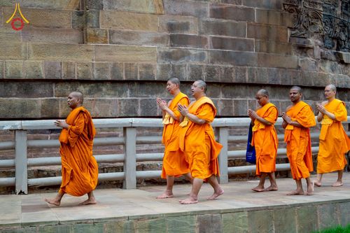 ภาพ No.231060:วันที่ 1 กรกฎาคม พ.ศ. 2568 โครงการบรรพชาสามเณร 300 รูป ถวายเป็นพุทธบูชา  วันอาสาฬหบูชา ณ จุดกำเนิดพระรัตนตรัย  ต้นแหล่งธัมมจักกัปปวัตตนสูตร เมืองพาราณสี  สารนาถ ประเทศอินเดีย