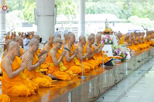 ภาพ No.169784:พิธีถวายภัตตาหารเมนูสวรรค์ "เพื่อการบรรลุธรรม" เนื่องในวันลอยกระทง (ขึ้น 15 ค่ำ เดือน 12) วันศุกร์ที่ 15 พฤศจิกายน พ.ศ. 2567 ณ หอฉันคุณยายอาจารย์ฯ วัดพระธรรมกาย