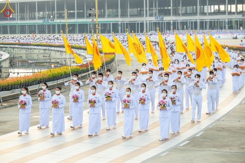 ภาพ No.101439:พิธีเวียนประทักษิณ, พิธีวันทาเจดีย์, พิธีขอขมาและมอบผ้าไตร ในโครงการอุปสมบทหมู่ รุ่นบูชาธรรมมหาปูชนียาจารย์ ณ วัดพระธรรมกาย ในวันที่ 9 ธันวาคม พ.ศ. 2566