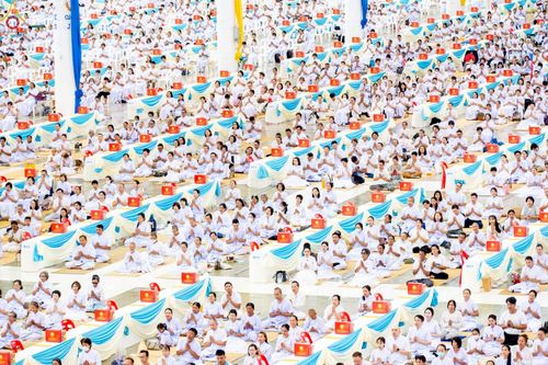 ภาพ No.236078:วันที่ 3 สิงหาคม พ.ศ. 2568 พิธีบูชาข้าวพระ ณ สภาธรรมกายสากล วัดพระธรรมกาย