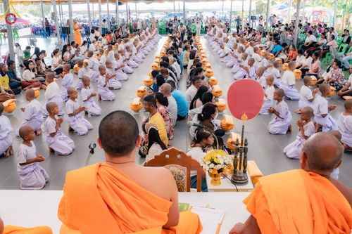 ภาพ No.133460:พิธีขอขมารับผ้าไตร, พิธีบรรพชาสามเณร, สามเณรออกบิณฑบาต ในโครงการบรรพชาสามเณร ฟื้นฟูพระพุทธศาสนาทั่วไทย  ณ ศูนย์ปฏิบัติธรรม และอบรมเยาวชนเมืองยะลา วันที่ 3 เมษายน พ.ศ. 2567