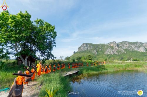 ภาพ No.222165:วันที่ 26-27 เมษายน พ.ศ. 2568 ศูนย์ปฏิบัติธรรมสวนผึ้ง ร่วมกับ ธุดงค์คสถานประจวบคีรีขันธ์ และวัดอ่าวน้อย  จัดกิจกรรมเดินธรรมยาตรา ตักบาตรข้าวสารอาหารแห้ง และจุดประทีปถวายเป็นพุทธบูชา ณ วัดอ่าวน้อย จ.ประจวบคีรีขันธ์