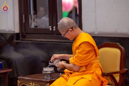 ภาพ No.231261:วันพฤหัสบดีที่ 3 กรกฏาคม พ.ศ. 2568 พิธีมุทิตาสักการะพระภิกษุนาคหลวง พระมหาพนาวัฒน์ ธมฺมนฺตคามี (จันทร์เผือก) เปรียญธรรม ๙ ประโยค ณ วัดพระธรรมกาย ปทุมธานี