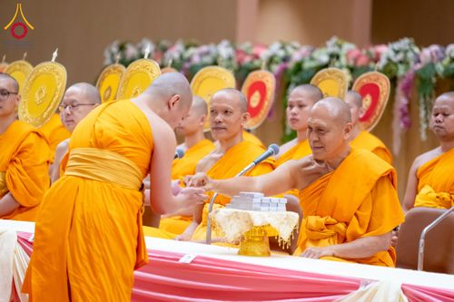 ภาพ No.237850:วันอาทิตย์ที่ 10 สิงหาคม พ.ศ. 2568 พิธีถวายไทยธรรมมุทิตาเปรียญธรรมและบาลีศึกษา ณ ห้องแก้วสารพัดนึก2 วัดพระธรรมกาย ปทุมธานี