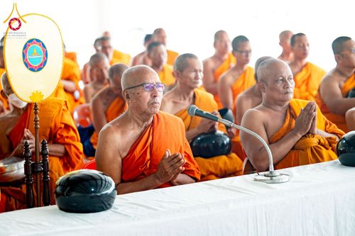 ภาพ No.225939:วันเสาร์ที่ 24 พฤษภาคม พ.ศ. 2568 พิธีถวายสังฆทาน 323 วัด ปีที่ 21 ครั้งที่ 177 พิธีมอบกองทุนหนุนแรงใจช่วยครูใต้ ปีที่ 18 ครั้งที่ 141 และพิธีทำบุญอุทิศส่วนกุศลให้ผู้วายชนม์ ณ ศูนย์ปฏิบัติธรรมภาคใต้ จ.สงขลา