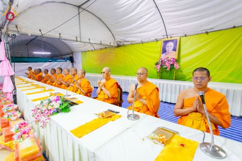 ภาพ No.200217:พิธีถวายภัตตาหารเป็นสังฆทาน แด่พระธรรมยาตรา ณ อนุสรณ์สถานบางปลา วัดบางปลา อำเภอบางเลน จังหวัดนครปฐม ในโครงการธรรมยาตรา กตัญญูบูชา มหาปูชนียาจารย์ พระมงคลเทพมุนี(สด จนฺทสโร) พระผู้ปราบมาร อนุสรณ์สถาน 7 แห่ง ปีที่ 13 วันที่ 23 มกราคม พ.ศ. 2568